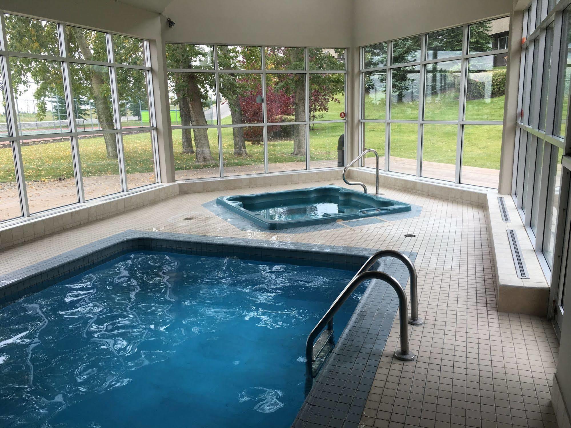 Olympic Suites Калгари Экстерьер фото