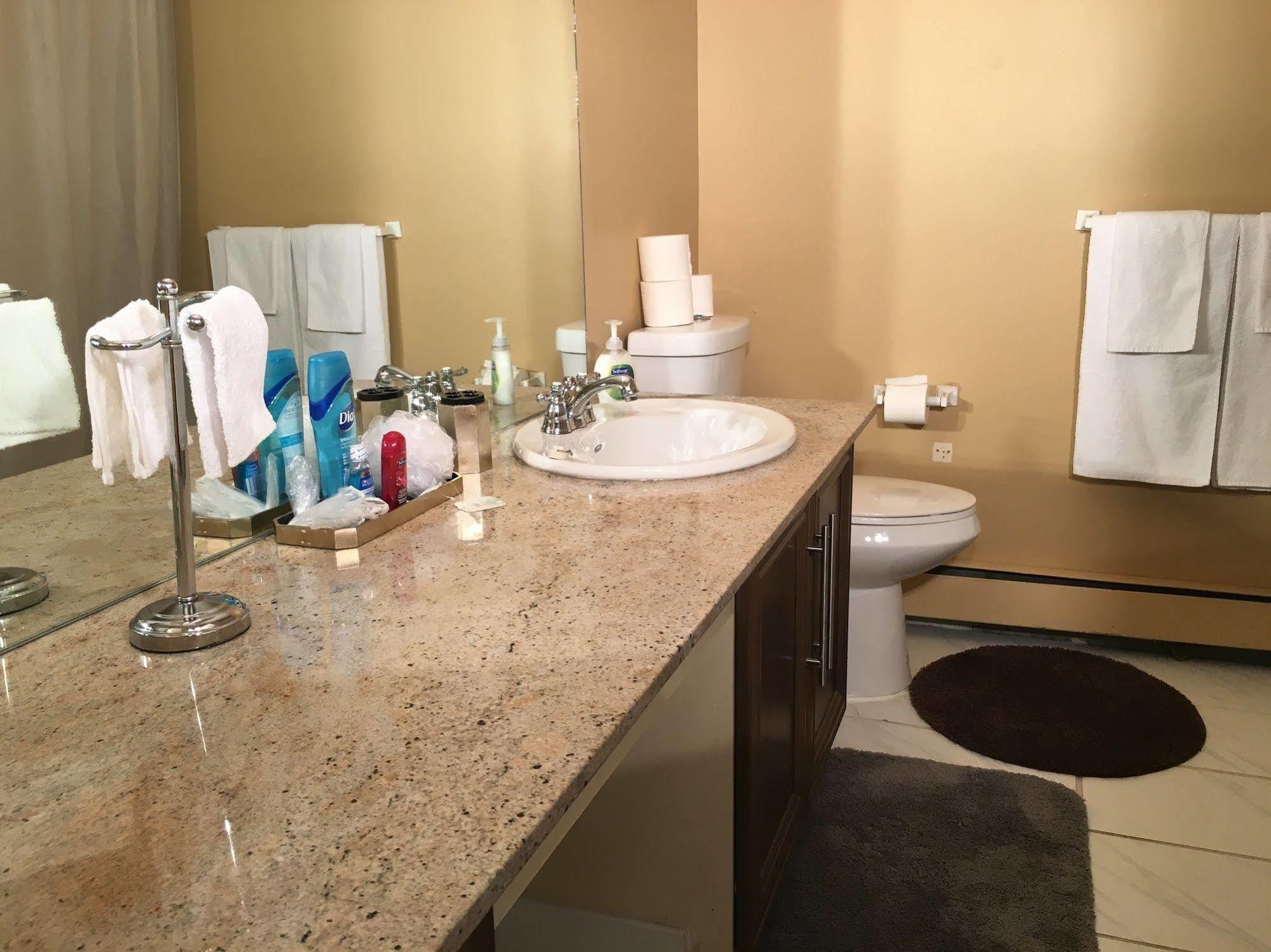 Olympic Suites Калгари Экстерьер фото