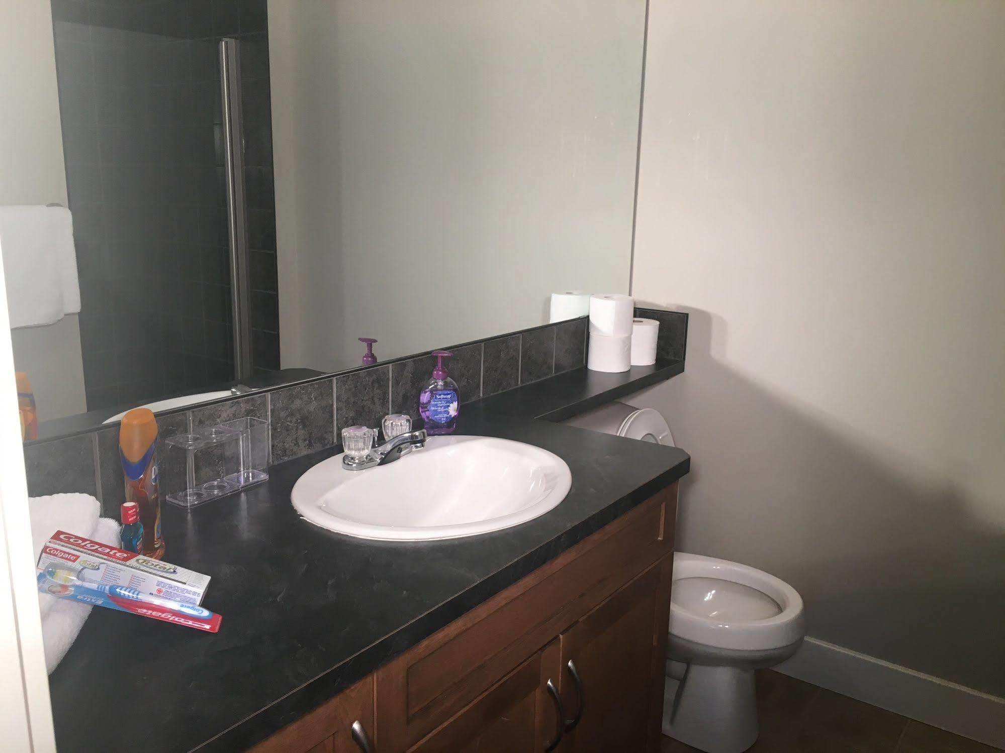 Olympic Suites Калгари Экстерьер фото